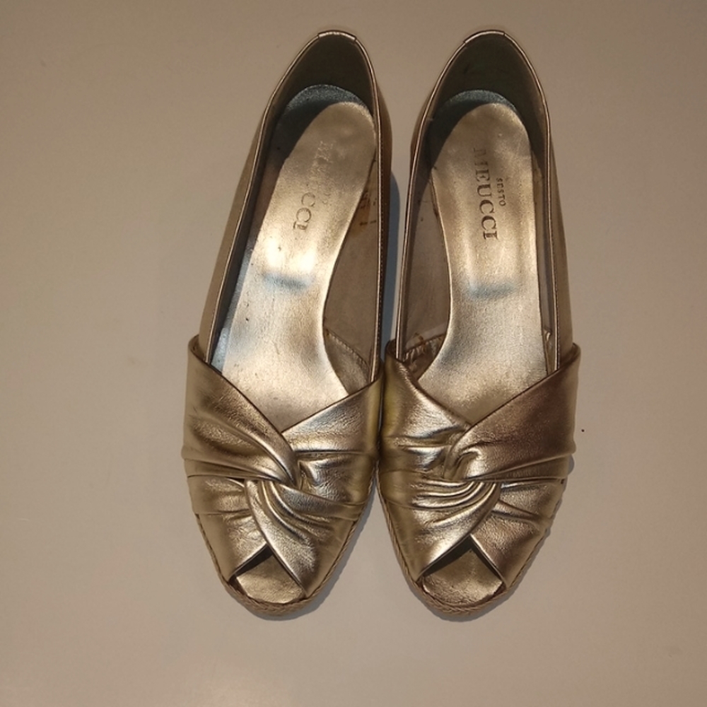 Sesto Meucci sz 8 gold slippers